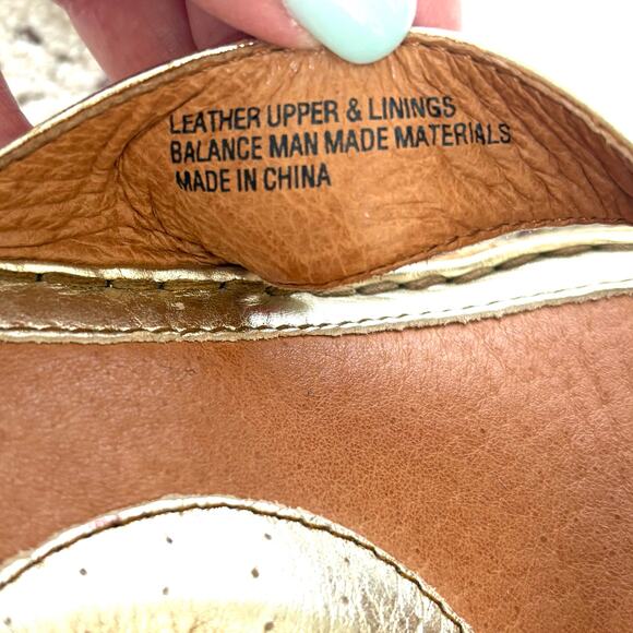 Born Sandals Cork Wedge Heel Gold Metallic Leather Thong Arch Support Women’s 9 - Picture 8 of 8